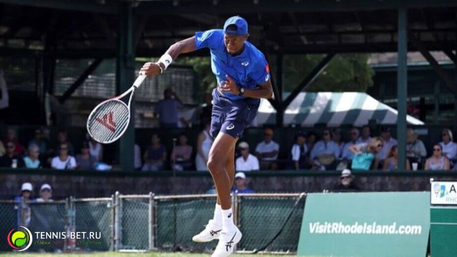 Кристофер Юбэнкс празднует победу на ATP Ньюпорт