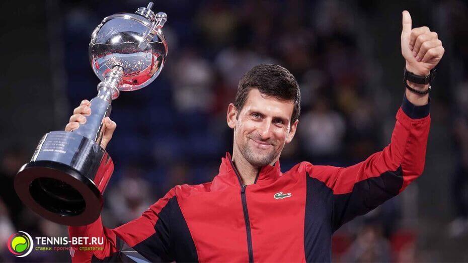Джокович с трофеем ATP Токио